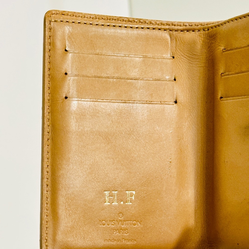 Louis Vuitton Tan patent Leather compact wallet - Picture 8 of 12